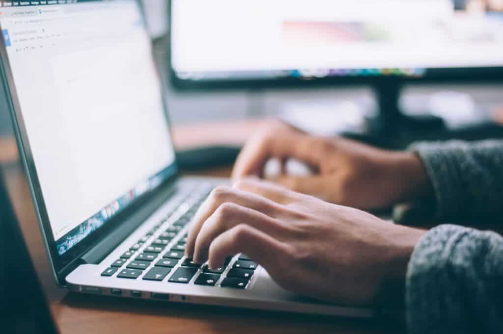 Arbeitsvertrag per E-Mail